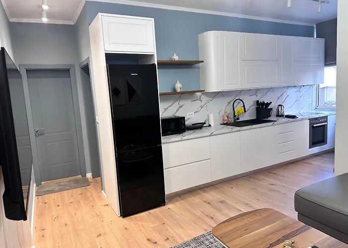 Modern Loft In Prime Location アパート ティラナ